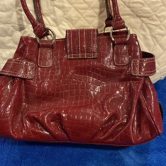 Linear LR tote faux crocodile handbag with silver hardware maroon color - Picture 3 of 8